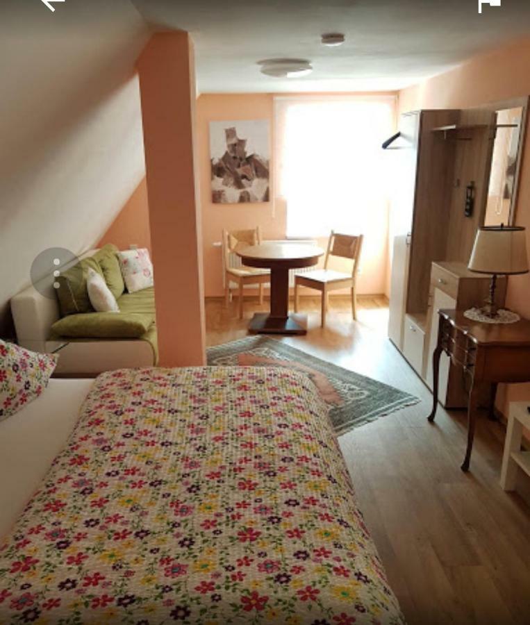 Pension Moserhaus ฮาร์บวร์ก ภายนอก รูปภาพ